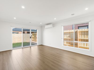 42 Skipper Avenue, Lara