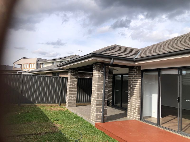 14 Middle Ridge Drive, Glenmore Park Legend Real Estate