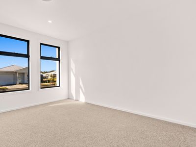 21 Hatter Circuit, Calderwood