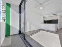502 / 10 Trinity Street, Fortitude Valley