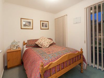 8 Fenton Ave, Rosebud