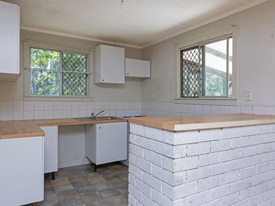 21 Laurel Street, Woodridge