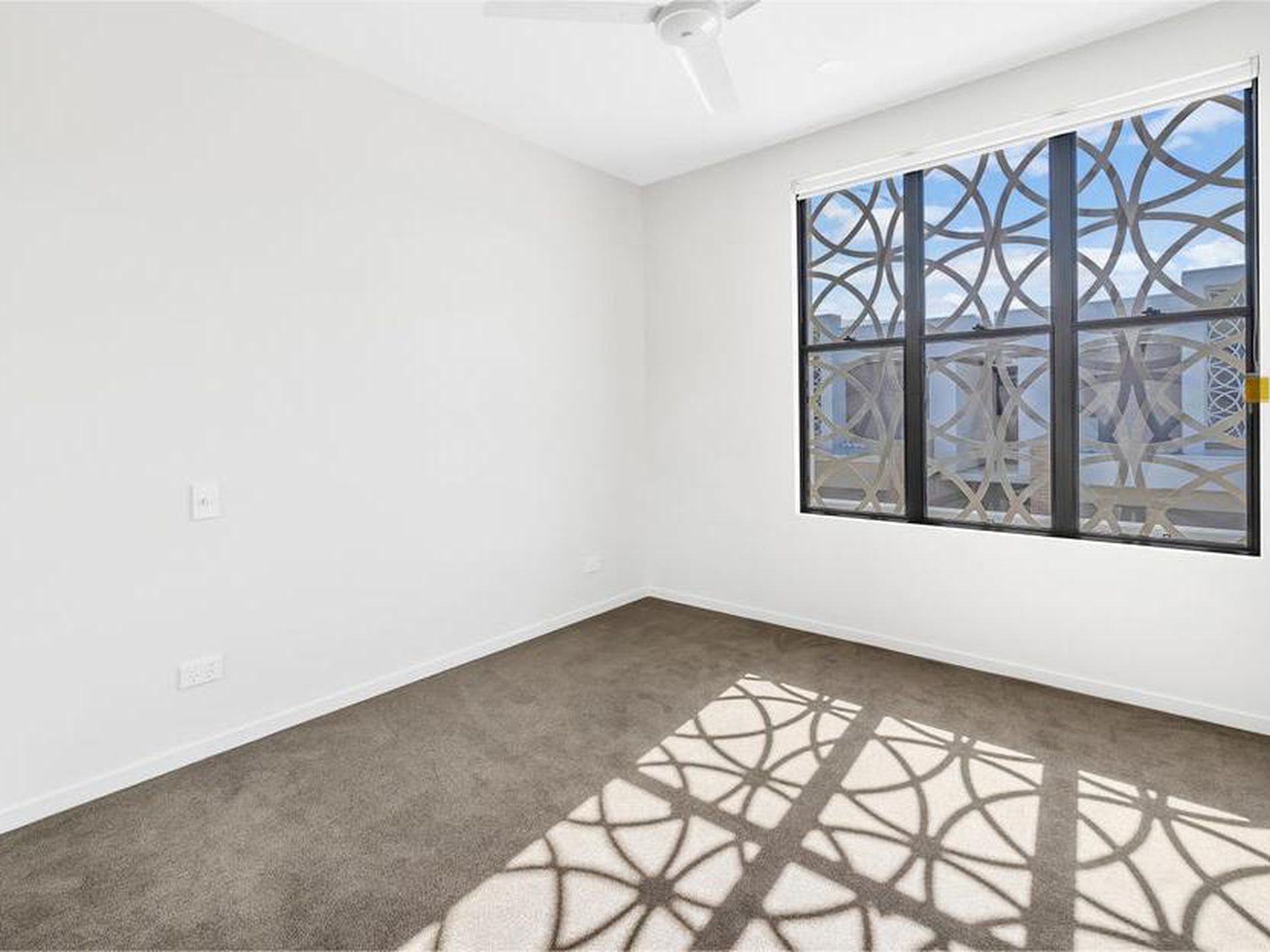 16 / 37 Sickle Avenue, Hope Island