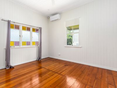14 Erskine Avenue, Kedron