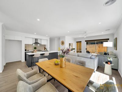 6 Sparland Street, Manor Lakes