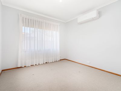 2 TEMPLETON PLACE, West Wodonga