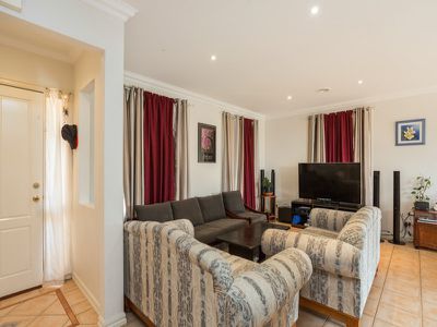 4 / 96 Thames Boulevard, Werribee