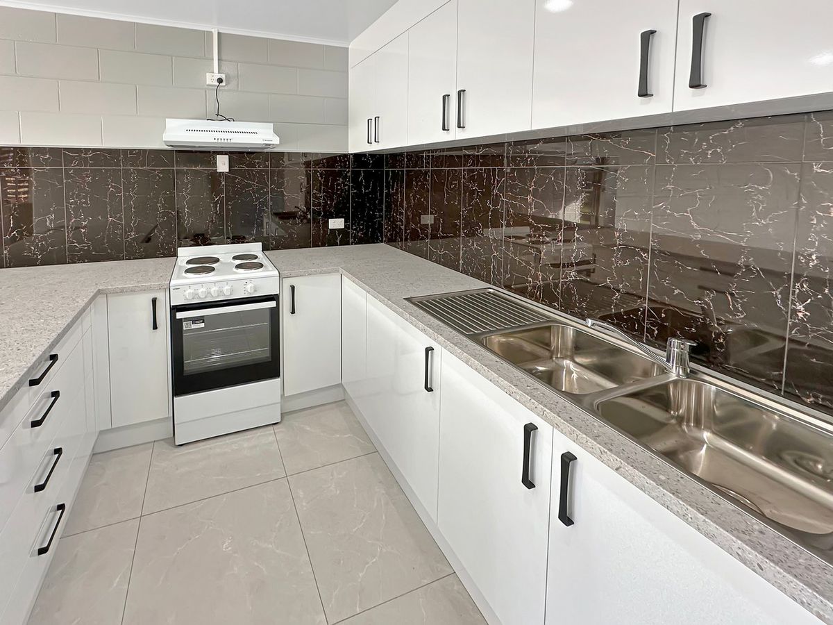 2 / 10 Second Avenue, Atherton