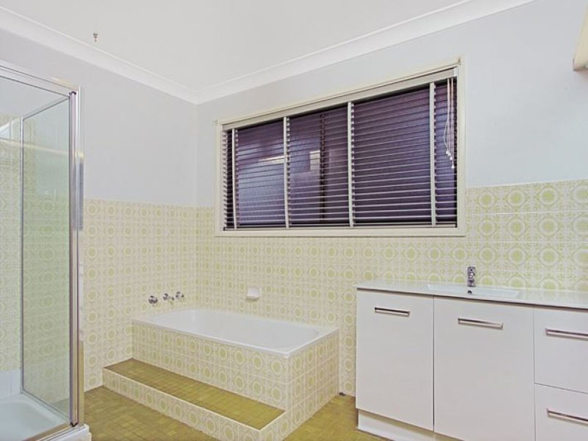 10 Clyde Street, Mollymook