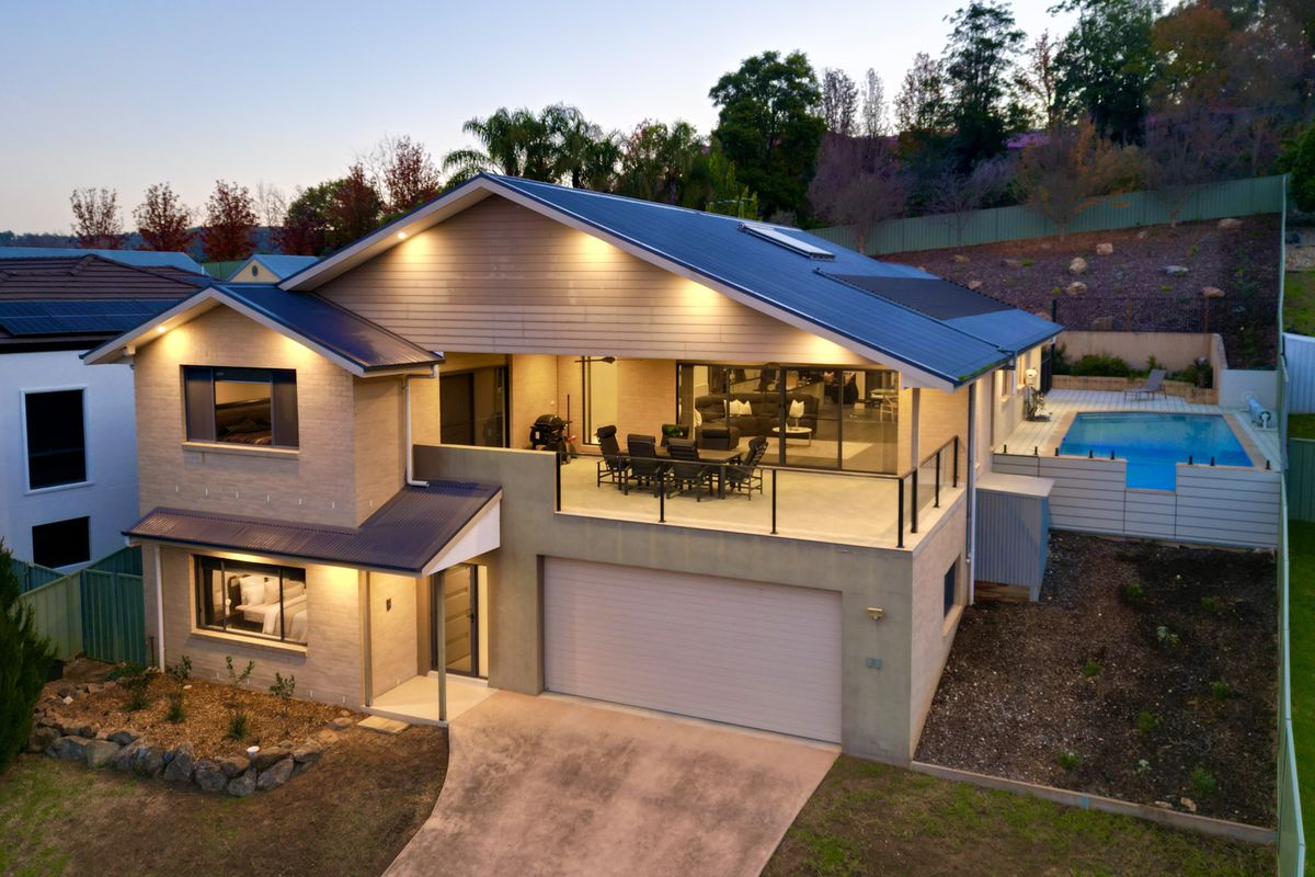 Stunning Contemporary Home, with Exceptional Features !
