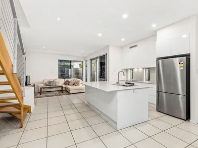 4 / 5 Sovereign Street, Indooroopilly