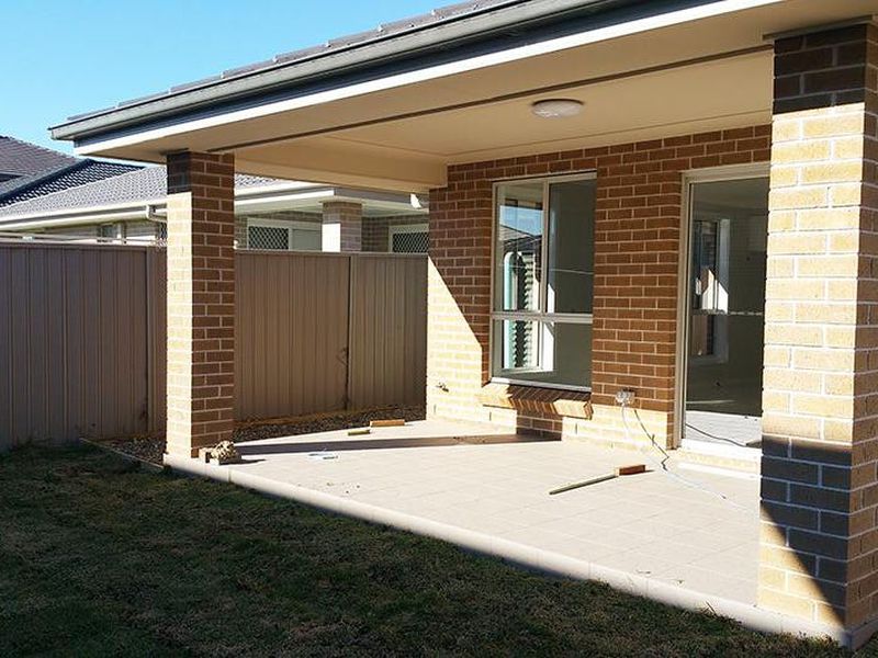 158 Lakeside Parade, Jordan Springs