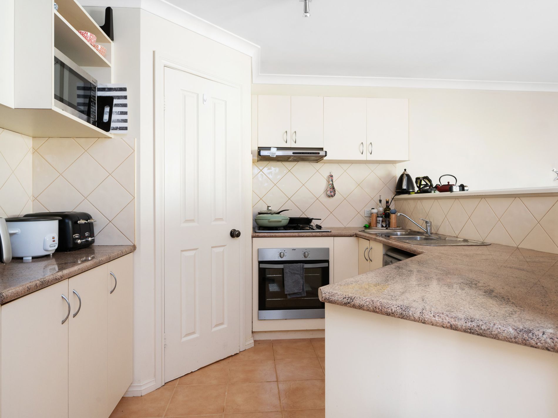 6 / 10 Great Eastern Highway, Somerville