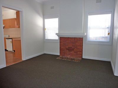 8 Flat Rock Rd, Kingsgrove
