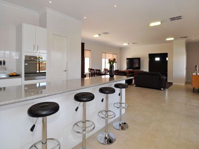 2 Pirring Way, Hannans