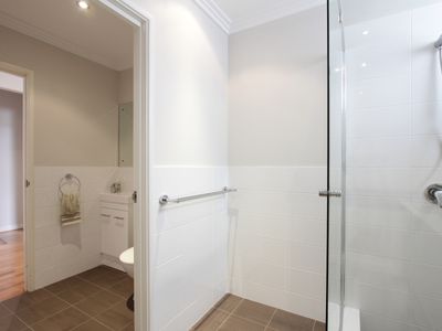 6 Barrow Crescent, North Coogee