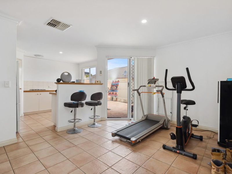 8 Davies Lane, Bentley