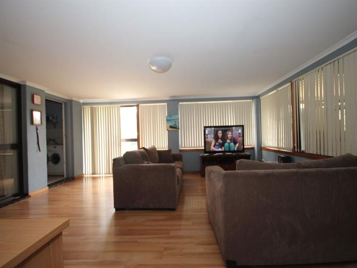 21 Tonia Ave, Salt Ash, Salt Ash - Thumbnail 4