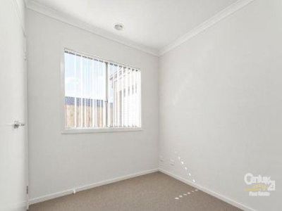 5 Waltzing Way, Lynbrook