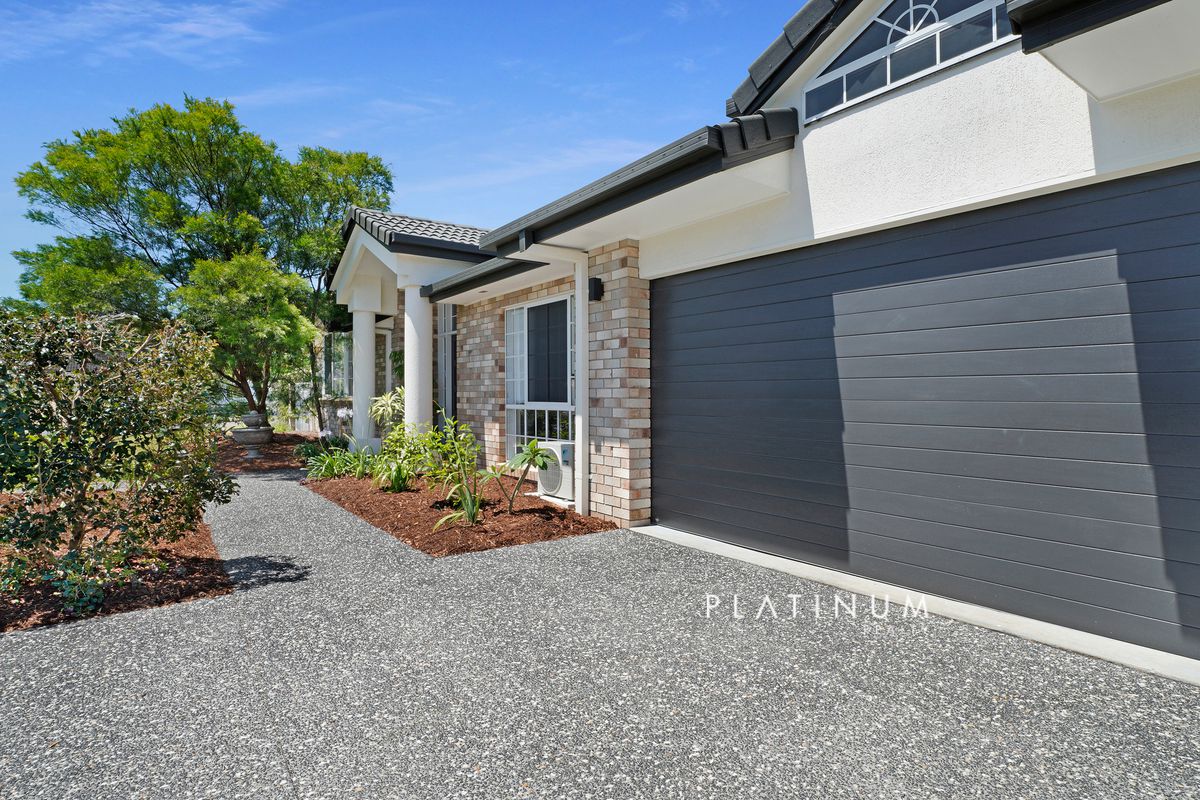2 Santabelle Crescent, Clear Island Waters