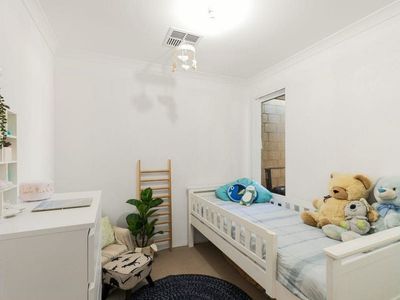 24 Nyilla Approach, Baldivis