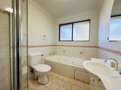 6/14 Queens Road, Westmead