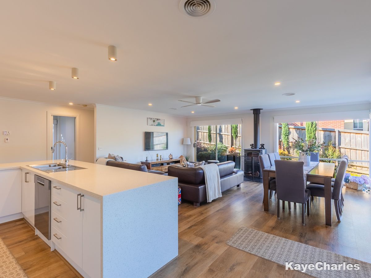 6 Mountain View Circuit, Beaconsfield