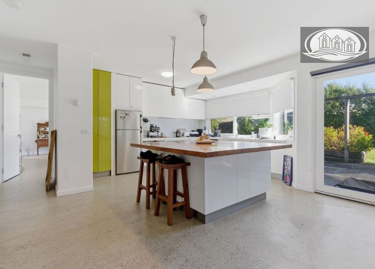 8 Aquarius Court, Portland North