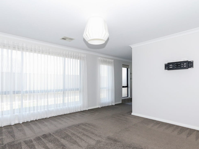 21 Chucklebud Street, Banksia Grove