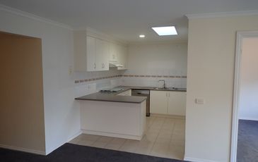 8 / 12 RENLIK COURT, Pakenham