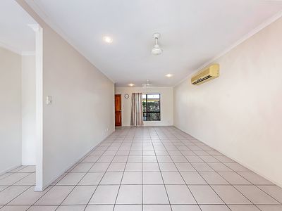 8 / 16 Beach Road, Cannonvale