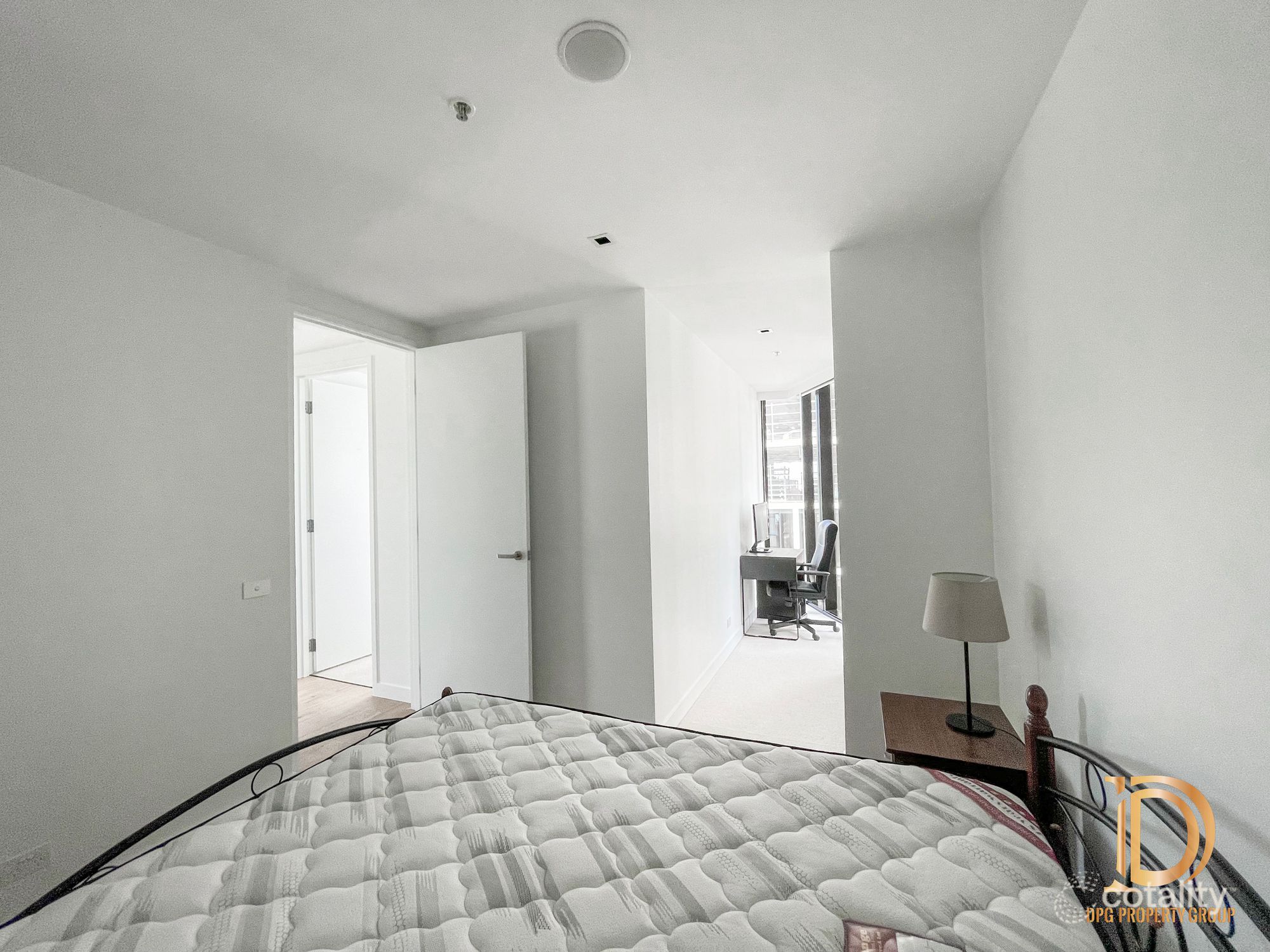 1406 / 677 La Trobe Street, Docklands