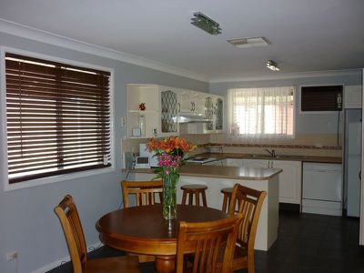 28 Meadowbank Drive, Dubbo