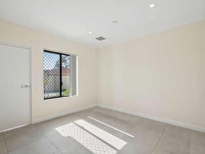 8B Stanmore Ct, Lynwood