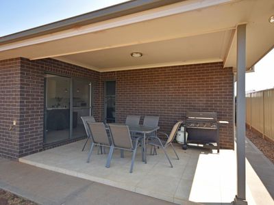42B Keswick Parkway, Dubbo