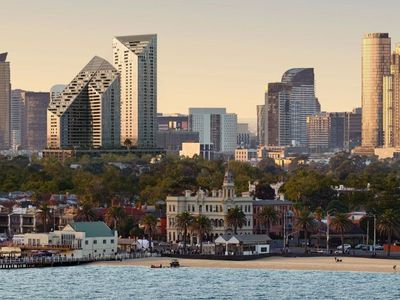 Following the success of R.Iconic, R.Corporation is proud to present the second tower—R.Evolution.