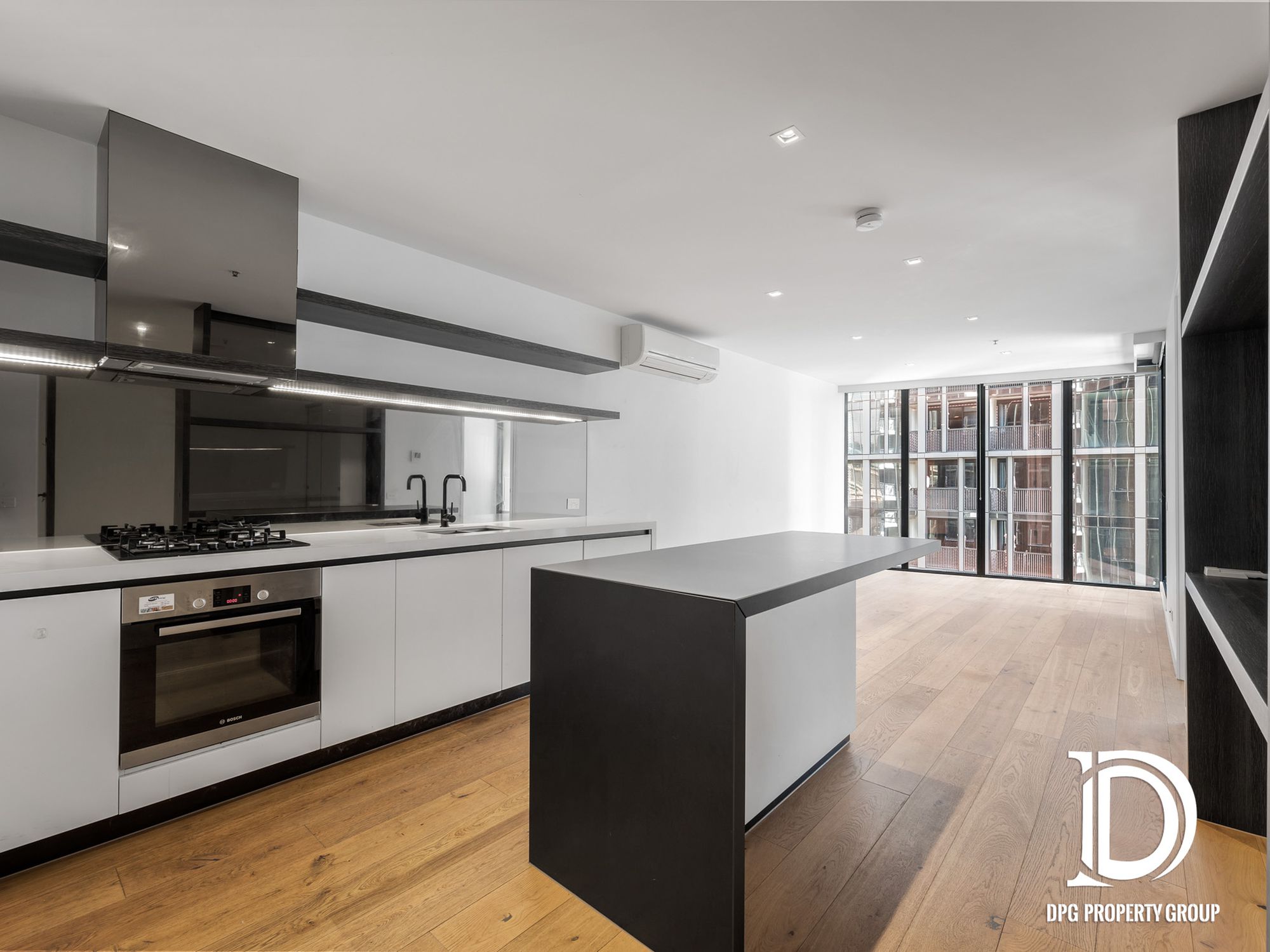 810 / 677 La Trobe Street, Docklands