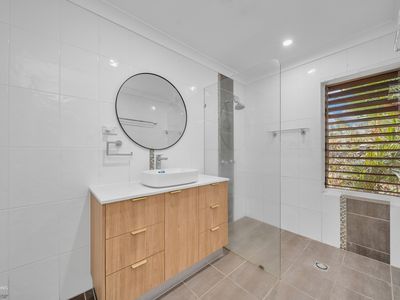 8 Mimosa Street, Holloways Beach