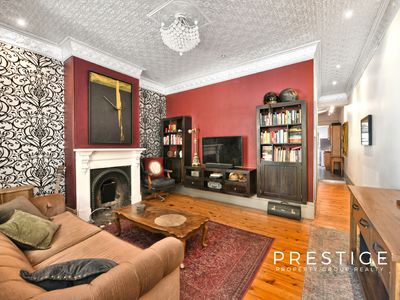 8 Angel Street, Newtown