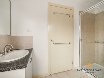 2 / 18 Verbena Crescent, Noble Park