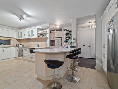 10W / 16 Kings Park Avenue, Crawley