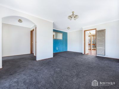 4 Oaktree Drive, Hampton Park