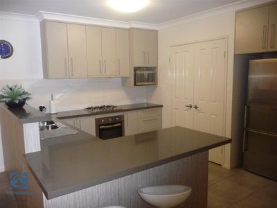 1 / 67 Dennis Road, Springwood