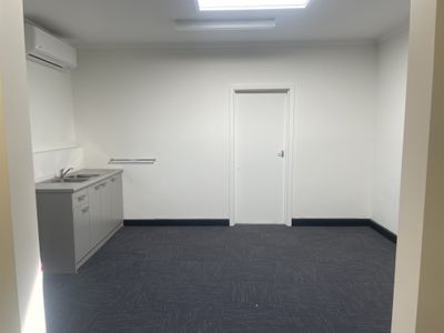 4 / 16 Borrack Square, Altona North