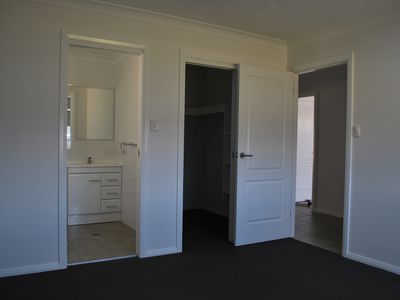 40  Keswick Parkway, Dubbo