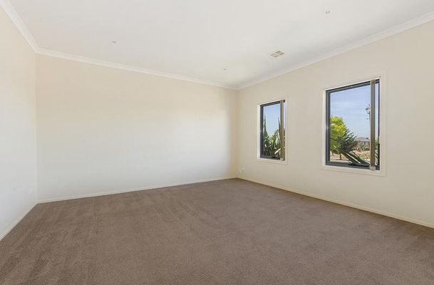 70 Hamilton Hume Parade, Craigieburn