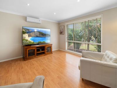 12 Wyattville Drive, West Hoxton