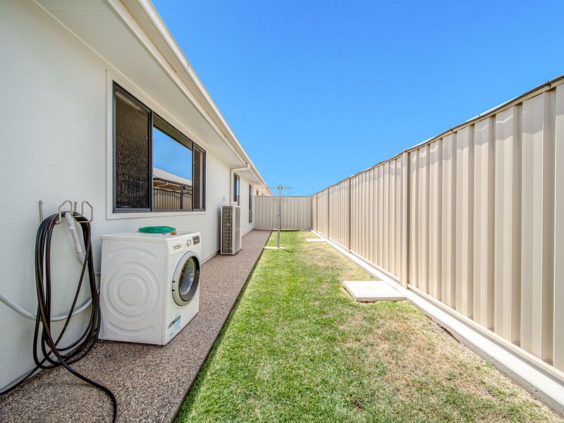 2 / 56 Lakeside Drive, Emerald