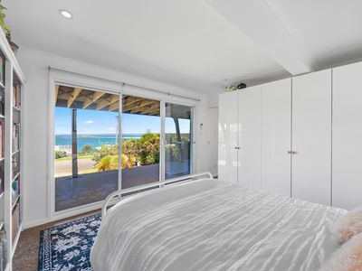 46 Sunset Strip, Manyana