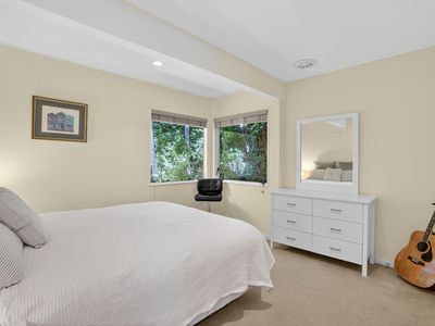 70 Beach Road, Castor Bay